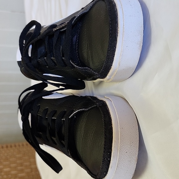 NIKE Court Legacy Black White Classic Tennis Sneakers Light-weight Athleisure - Picture 2 of 9